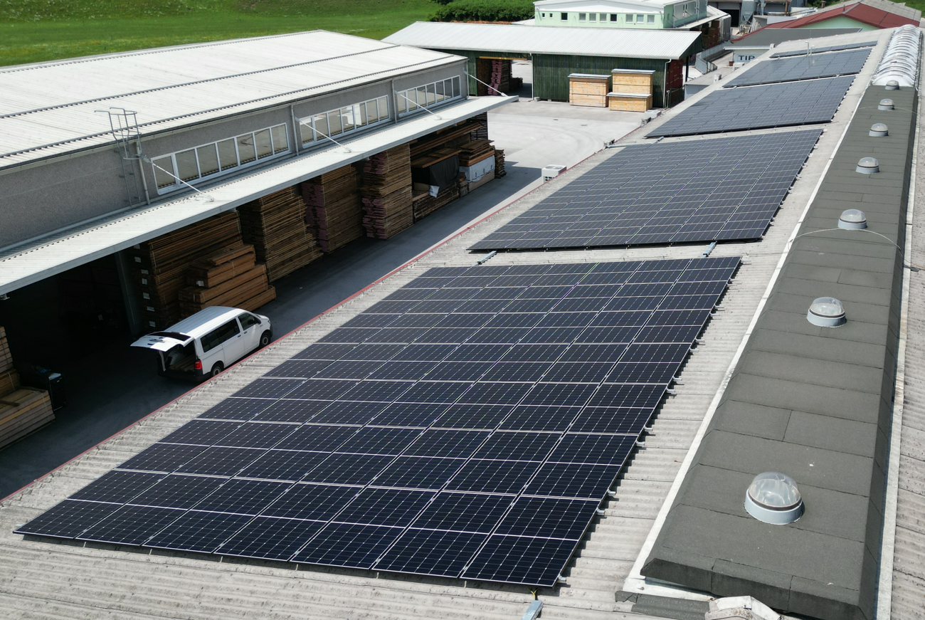 Komercialna sončna elektrarna na poslovnem objektu